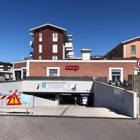 Kasia Porta Sul Mare Di Livorno Free Parking Bagian luar foto