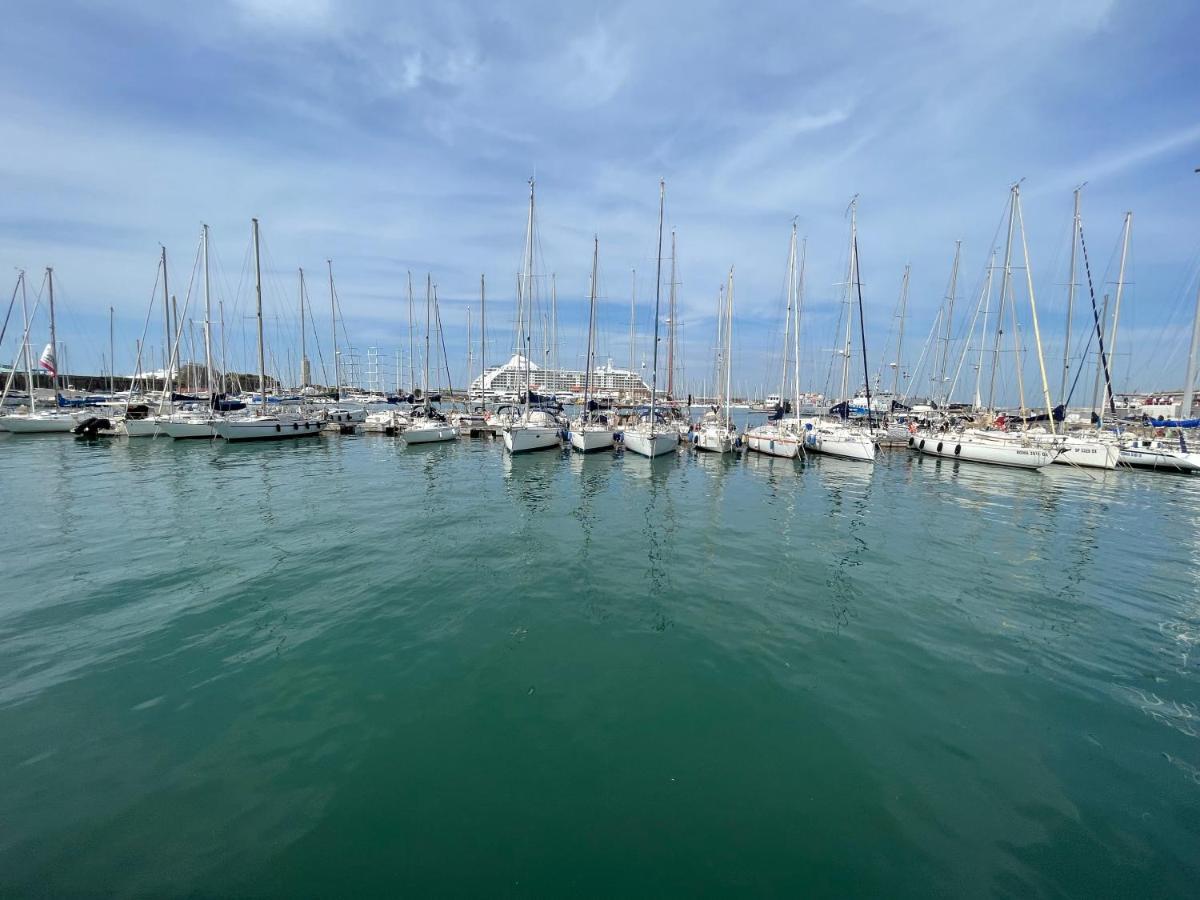 Kasia Porta Sul Mare Di Livorno Free Parking Bagian luar foto