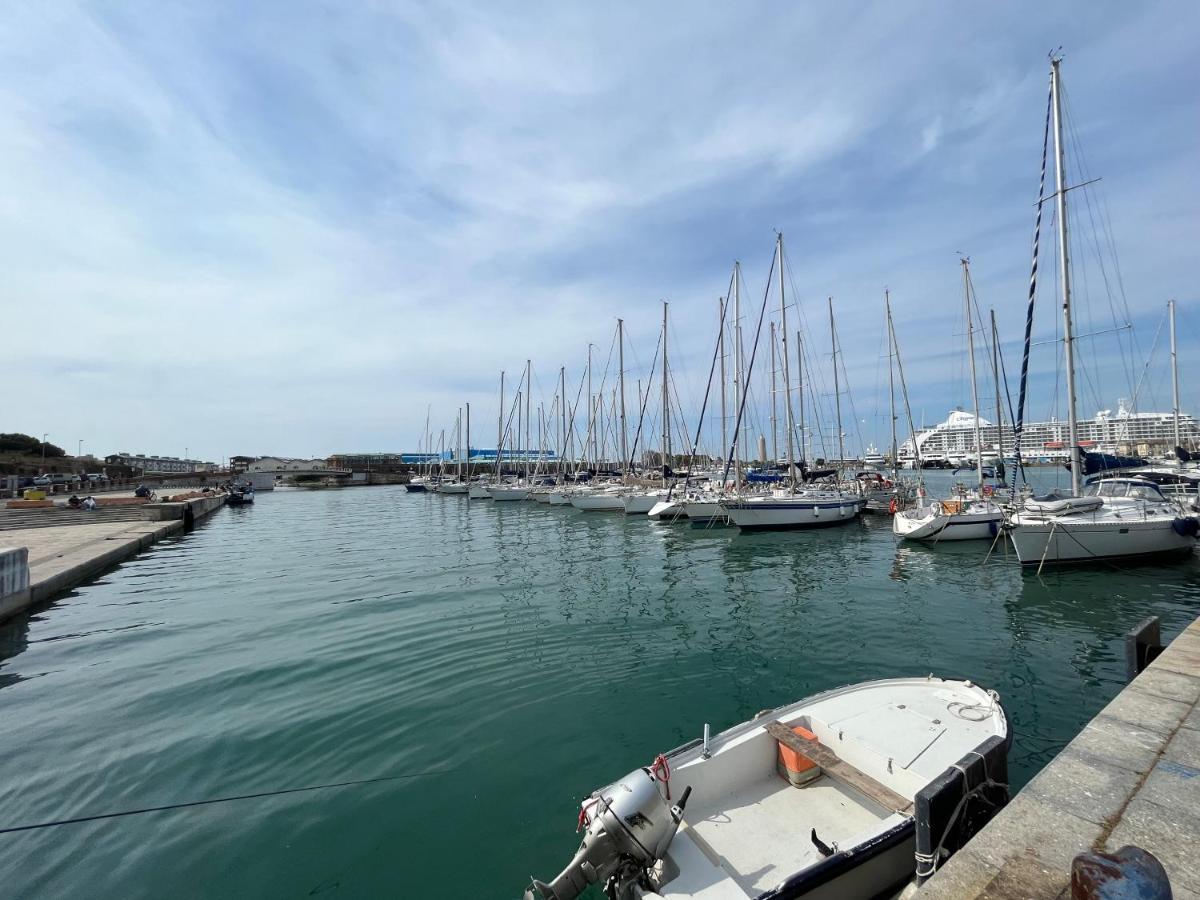 Kasia Porta Sul Mare Di Livorno Free Parking Bagian luar foto