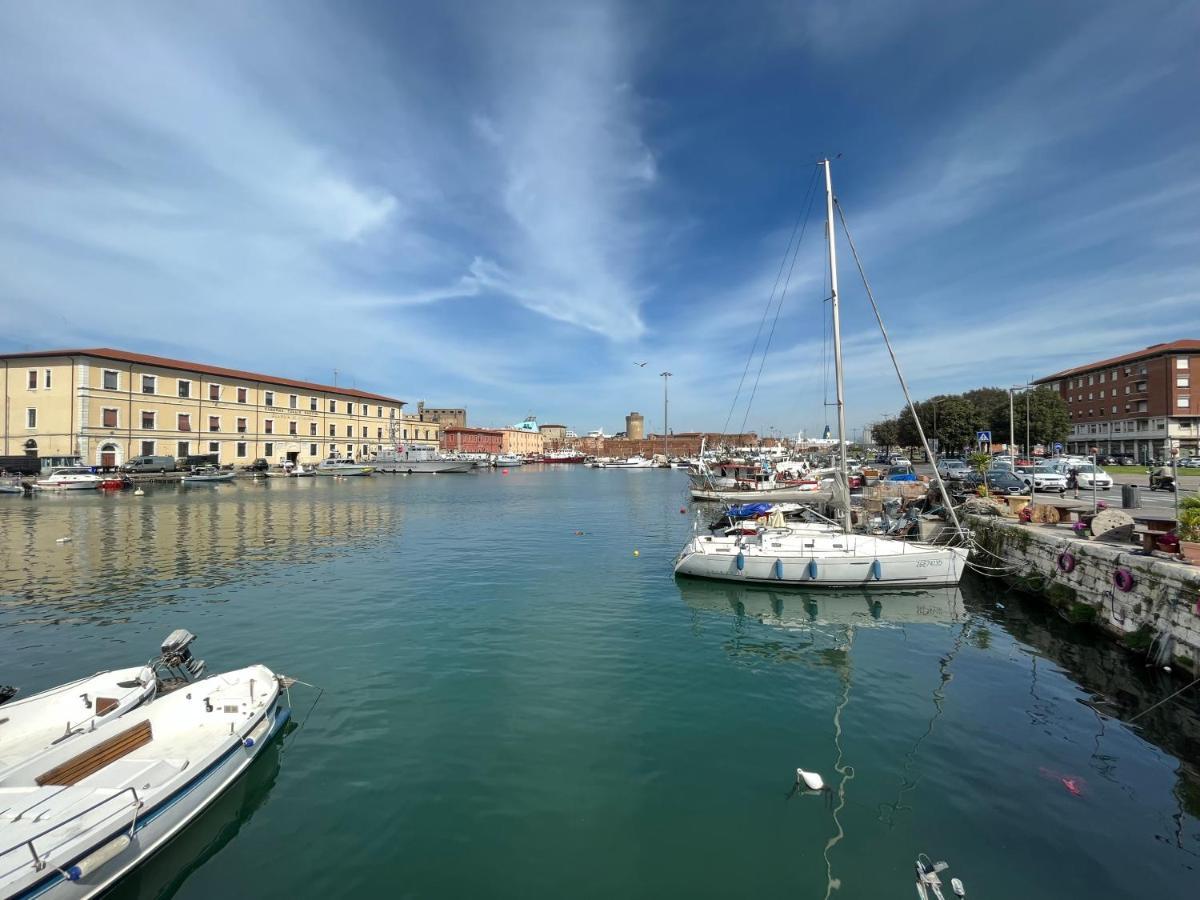 Kasia Porta Sul Mare Di Livorno Free Parking Bagian luar foto