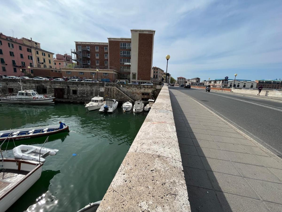 Kasia Porta Sul Mare Di Livorno Free Parking Bagian luar foto